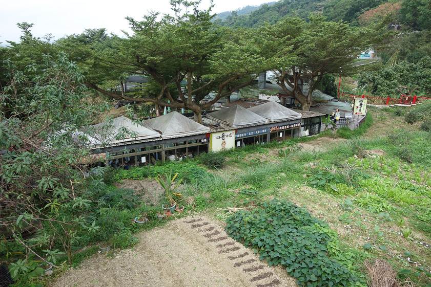 Tea houses seen from the road at Maokong.