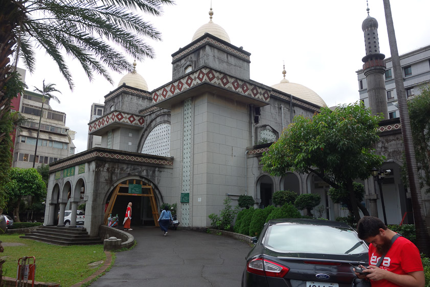 We past Taipei Grand Mosque en route to Wistaria tea house.