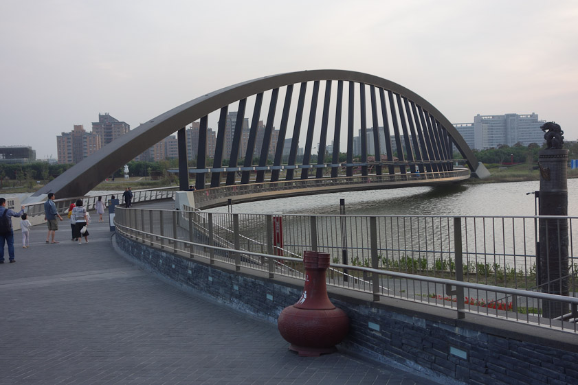 The roadbed is curved and the hangers are not all vertical in this arch bridge.