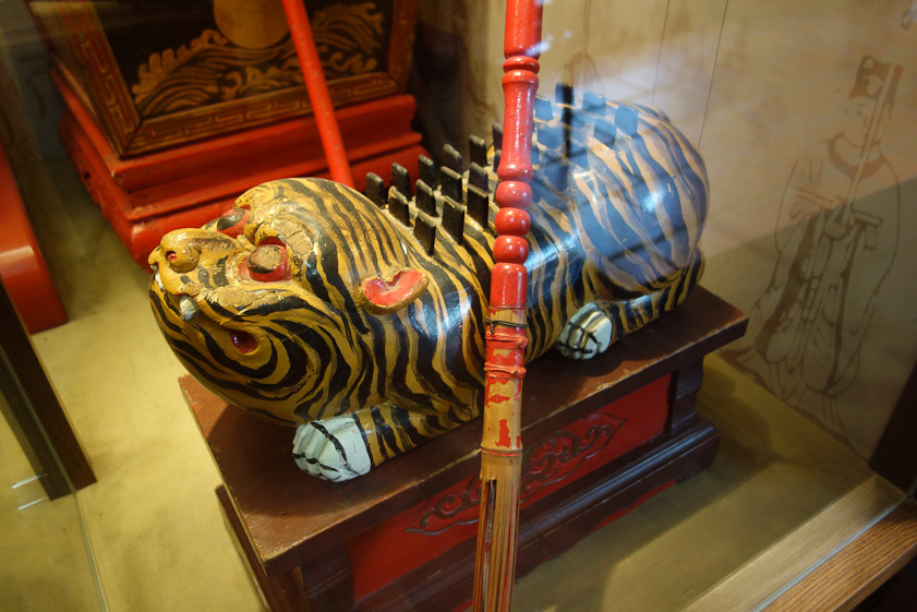 This is a yu, a wooden percussion instrument used to mark the end of a piece of music by striking its head with a bamboo whisk and dragging the whisk over the pegs on its back.