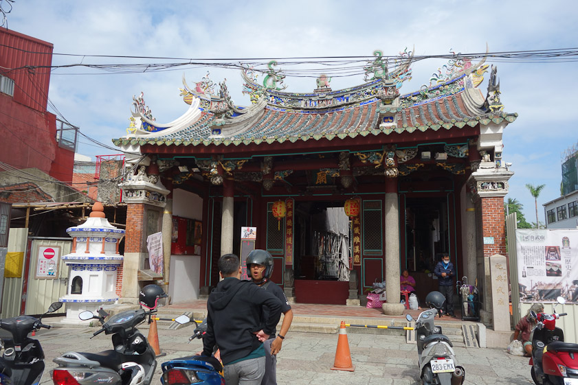 Mariana was strong enough to visit Guan Gong temple, also known at God of War temple and Sacrificial Rites Martial temple. It dates from 1665, just two years after defeat of the Dutch.