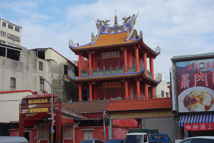 Another ornate building adjacent to Guan Gong temple.