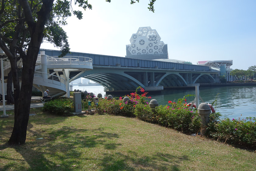 This used to be a railroad bridge, but is now a pedestrian and light rail bridge.