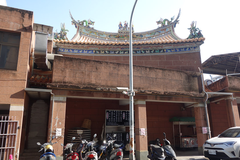 I led Mariana to see a temple, and she was unimpressed by this view of the back side of it.