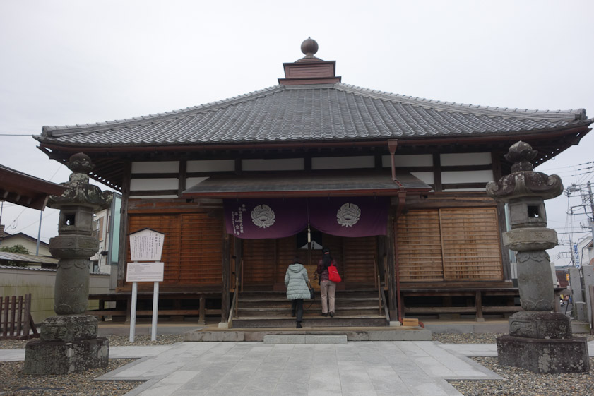 There have been several buildings during the history of Naritasan to serve as the main hall. This is Yakushi-do, the main hall 1655-1701, It was moved here in 1855.