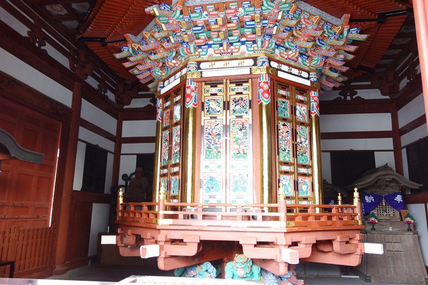 The revolving bookcase inside Issaikyo-do.