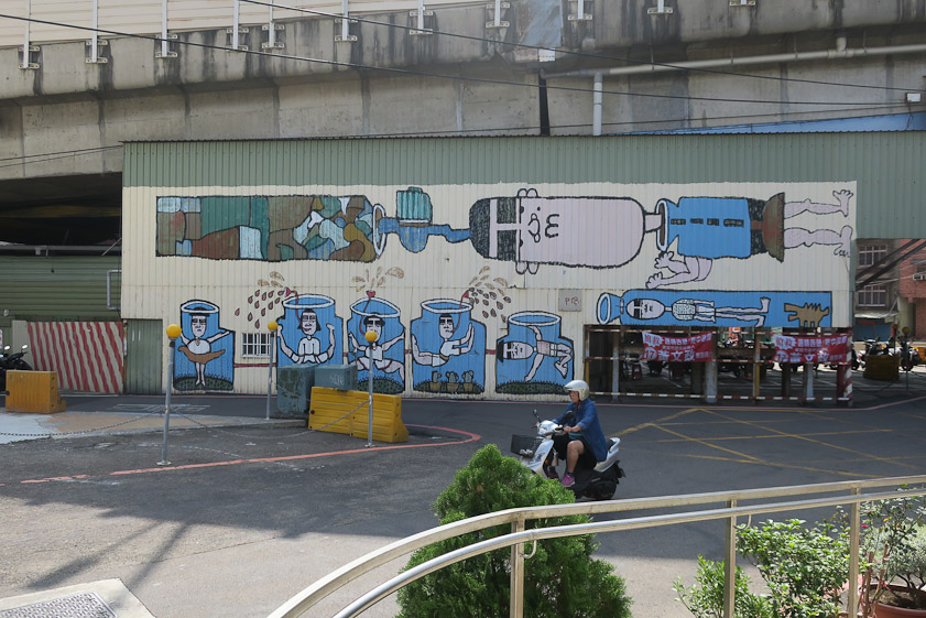 This mural faced the Art Site of Railway Warehouse, a former warehouse along a rail line that is now an exhibition space and a set of artist studios.