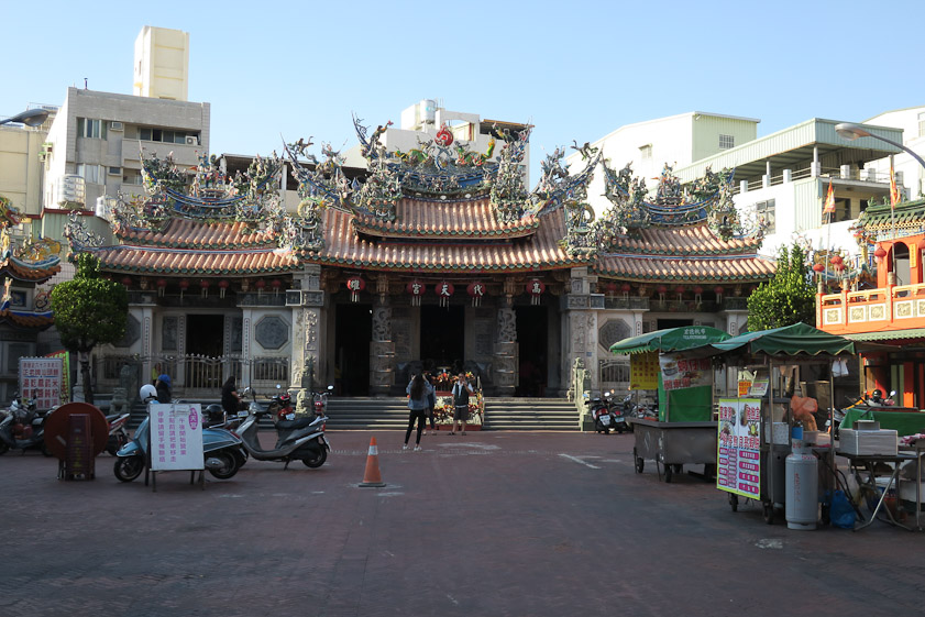 A conventional photo shows more clutter in the forecourt.