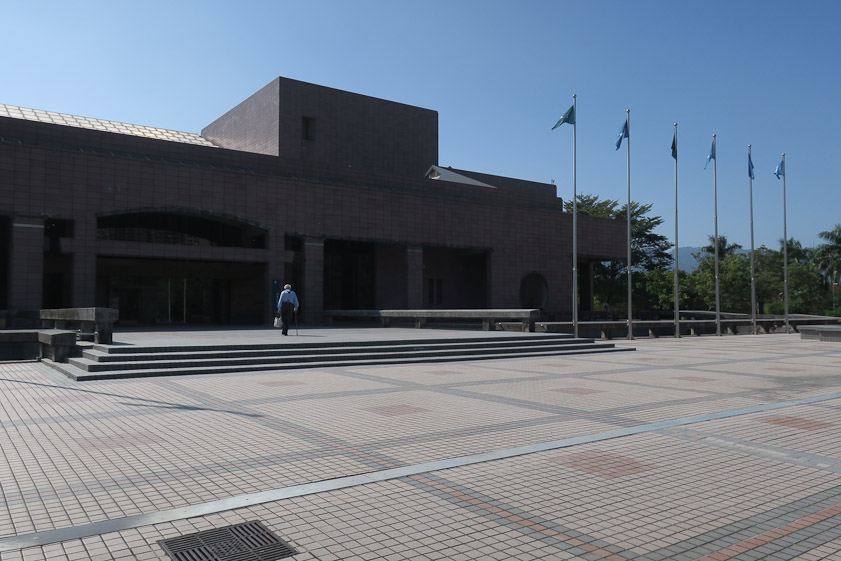 The Kaohsiung Museum of FIne Art does not have a distinguished building exterior, but they mount serveral excellent exhibitions.