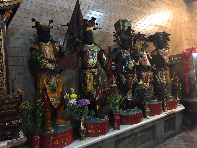 More black faced figures.