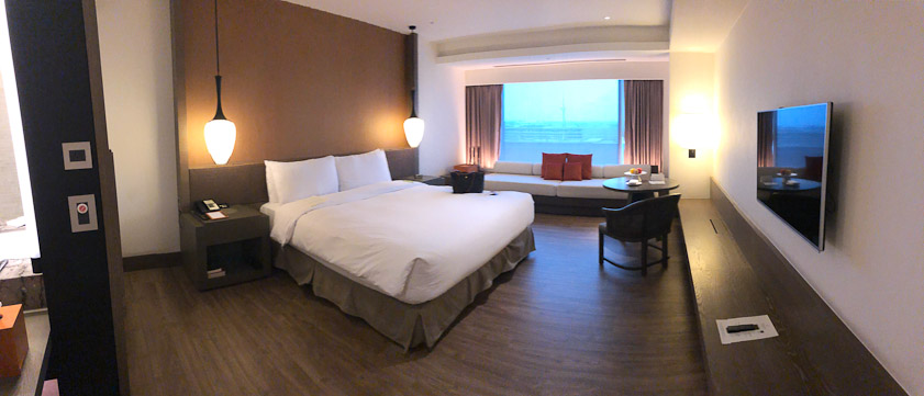 Our hotel in Taiwan, Silks Place, had distinctivly spare decor. No drawers, no desk, only one chair. There was plently of space to put out our belongings on the long bench, though. Elegant, but ...