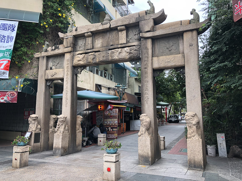 Pangong stone archway, erected 1771 as the entrance to the Confucius temple. It now faces the temple entrance across Nanmen Road.