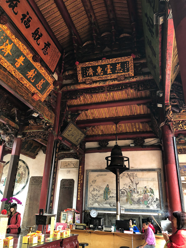Grand Matsu is a much grander temple than Guan Gong temple but less frequented.