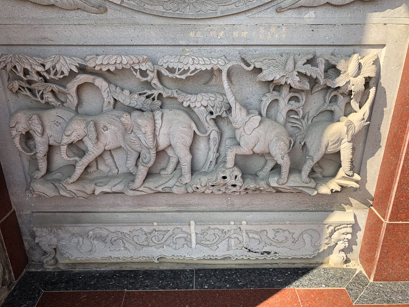 Lotus Pond was opened in 1951, so the temples are of recent construction, even if Tienfu Temple claims to be the descendant of one founded in 1660 in Fujian on the mainland of China. Sculptures like this are frequently found at the entrace to Taiwanese temples.