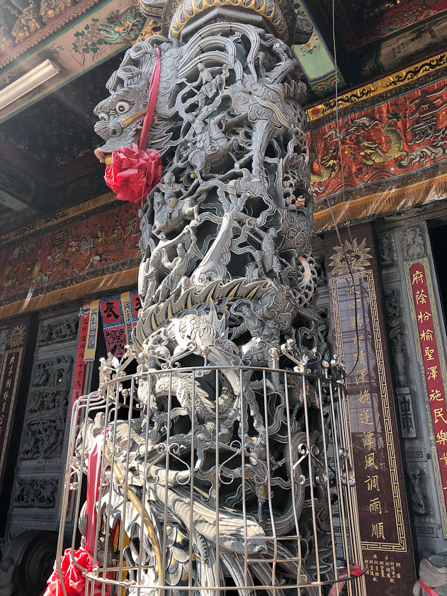 Columns are covered with intricate carvings of dragons.