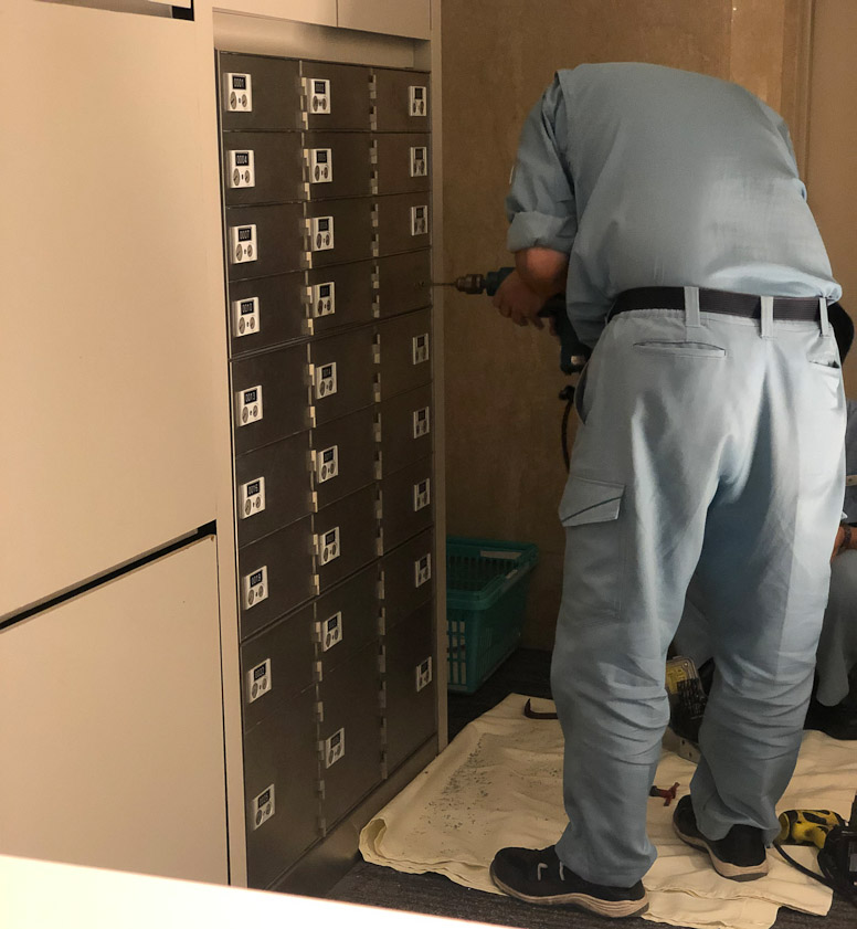 Our hotel, the Nikko Narita, did not have safes in the guest rooms. Instead, we had to leave our valuables in a safe deposit box for which the guest was given the only key. I lost the key, and the box had to be drilled open for a fee of ¥20,000.