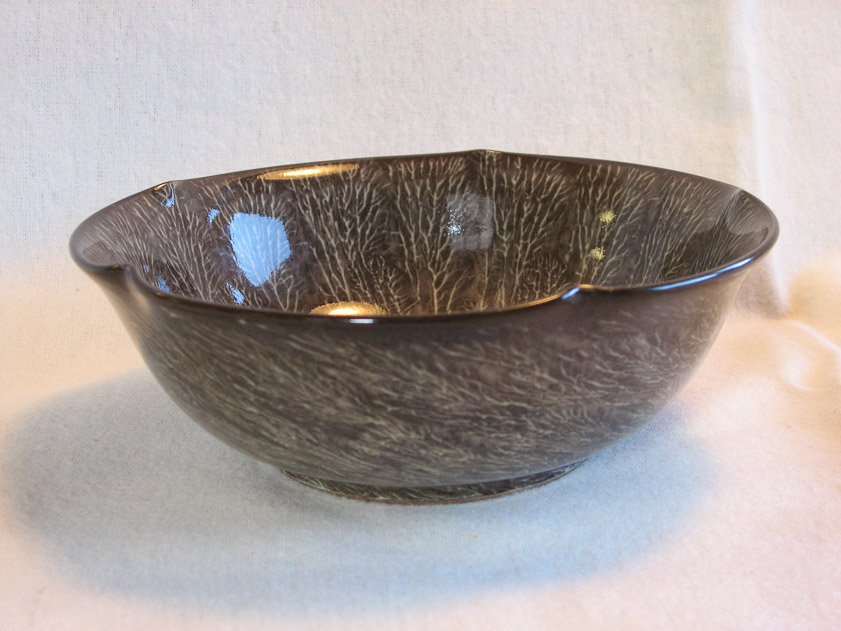 The bowl we bought at Gagyugama Gallery also has an utsutsukawa glaze.