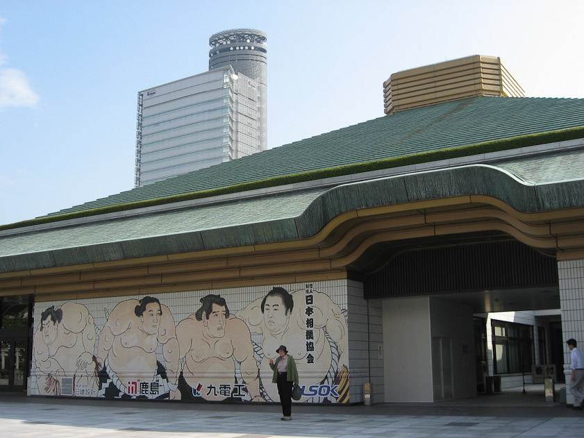 We'd caught the sumo bug on our previous trip while staying in our hotel room in Nikko on rainy days, so the first thing we did in Tokyo was to visit the sumo arena, the Kokugikan in Ryōgoku.