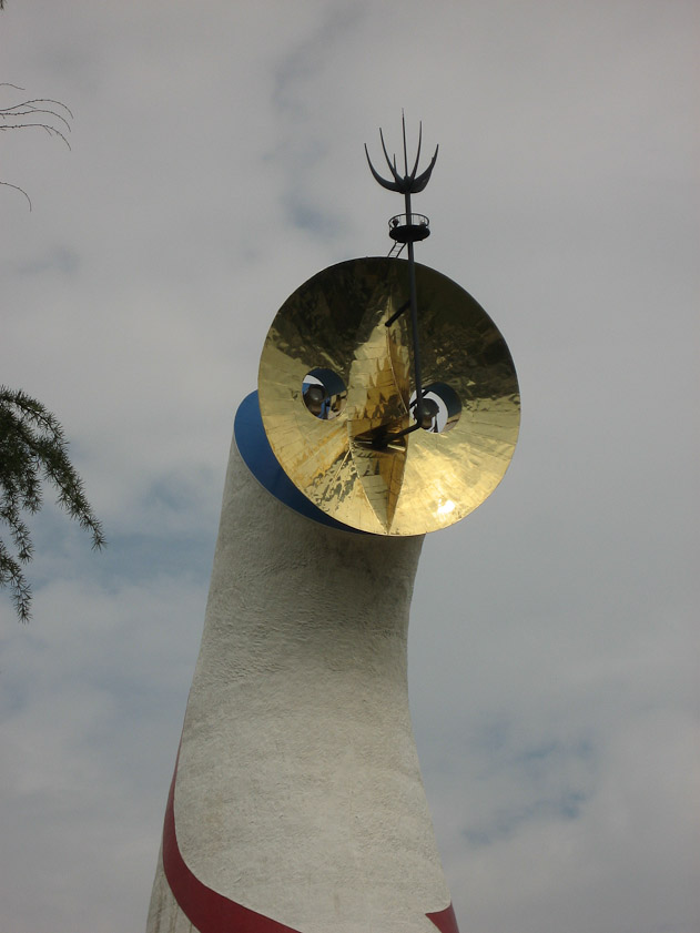It's like a giant concrete bird, with that black thing as its crest.