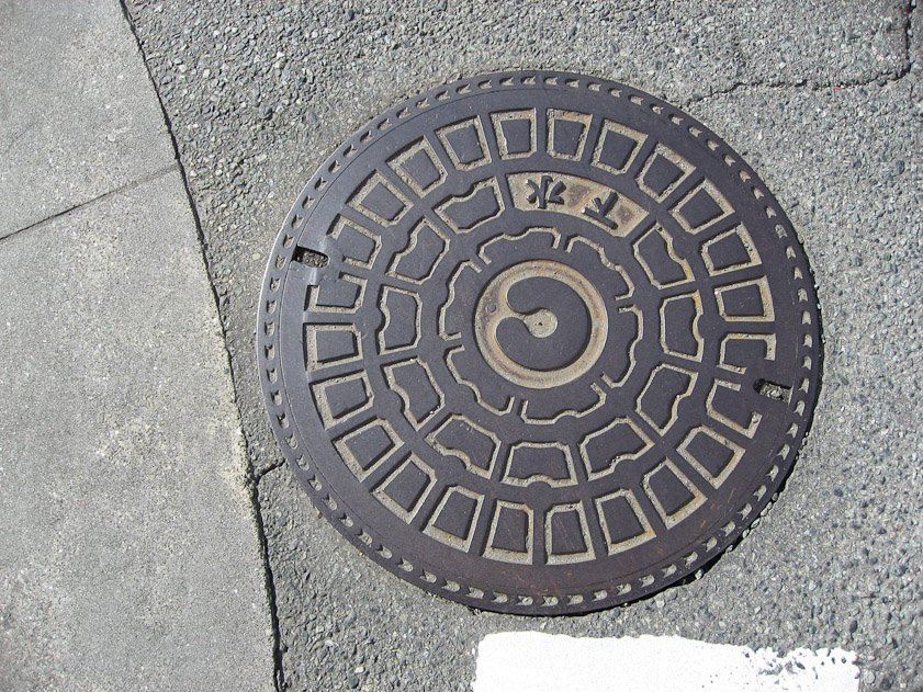 Manhole cover in Kumamoto