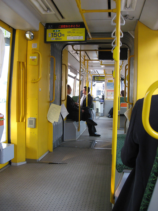 The fare is fixed at ¥150 for adults and ¥80 for reduced fare (elderly etc.).