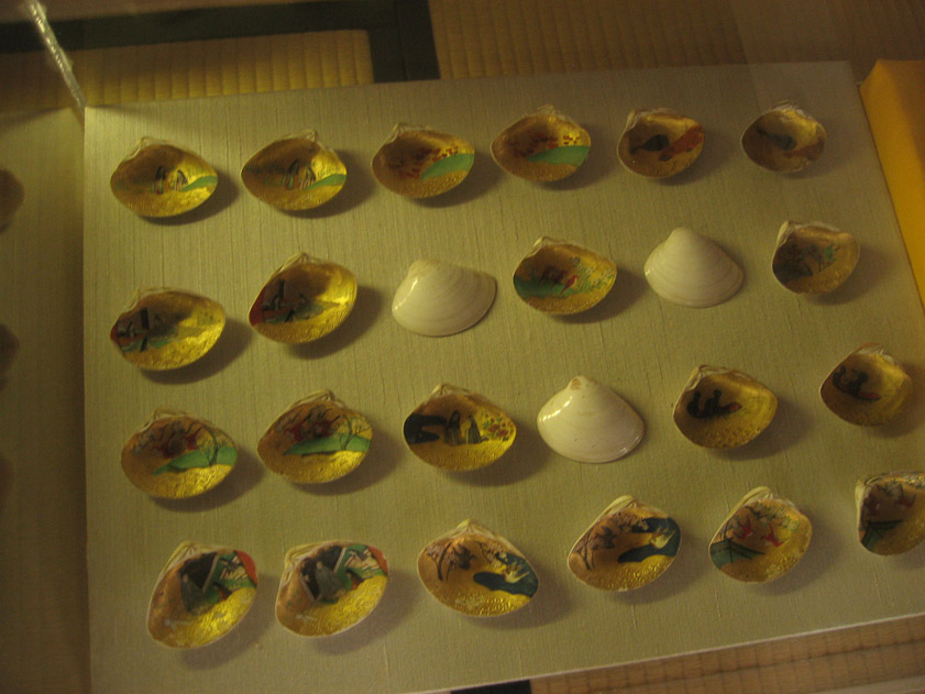 Kai-awase shells used in a memory game. The two halves of a clamshell were painted with the same scene.