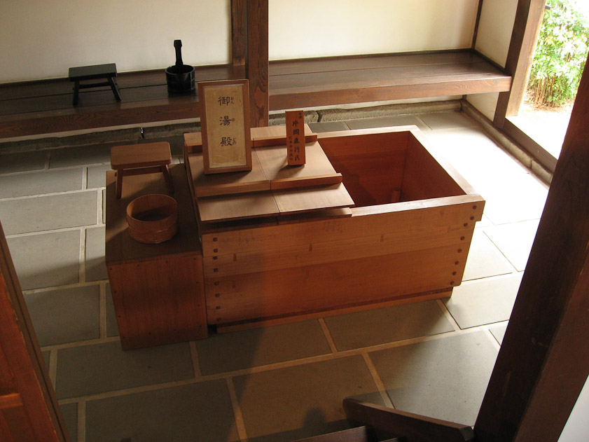I think it's a bathtub.