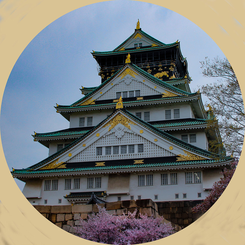 A photograph of Osaka Castle from Wikipeida.
