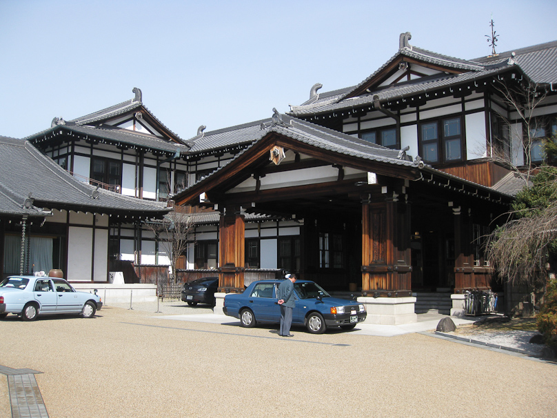 The entrance to the Nara Hotel, a grande dame built in 1909.
