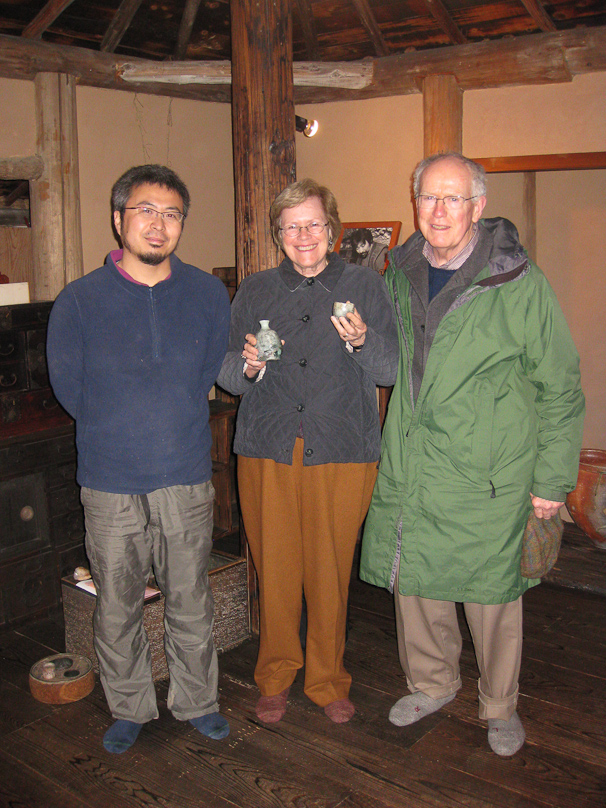 Robert drove us to Shigaraki, where we picked out a sake cup and flask made by Kazuya Furutani, on the left.