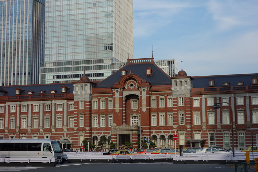 A closeup of the Maranouchi entrance.