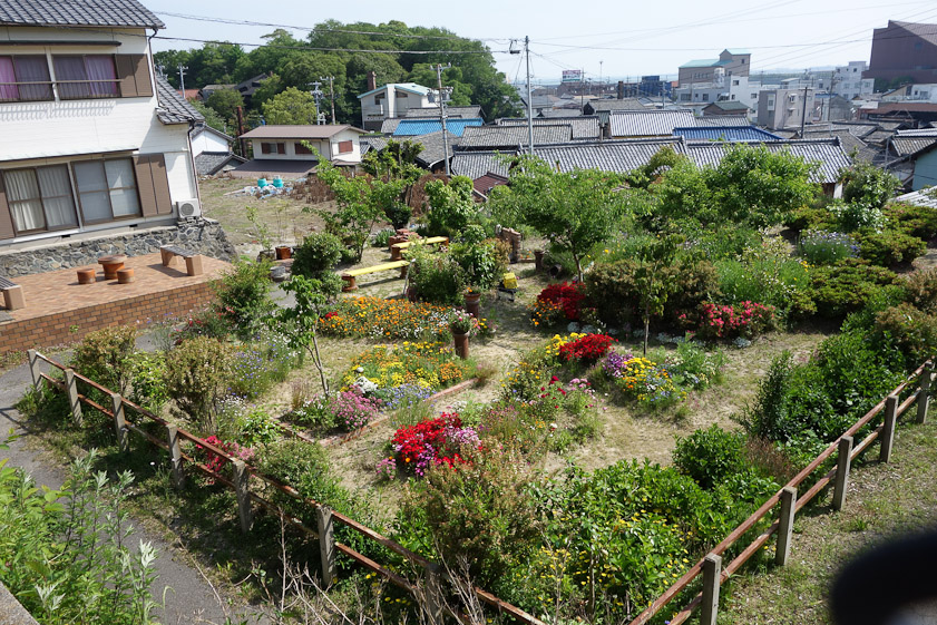 Communal garden between the ice cream shop and the Yoshikawa pottery.