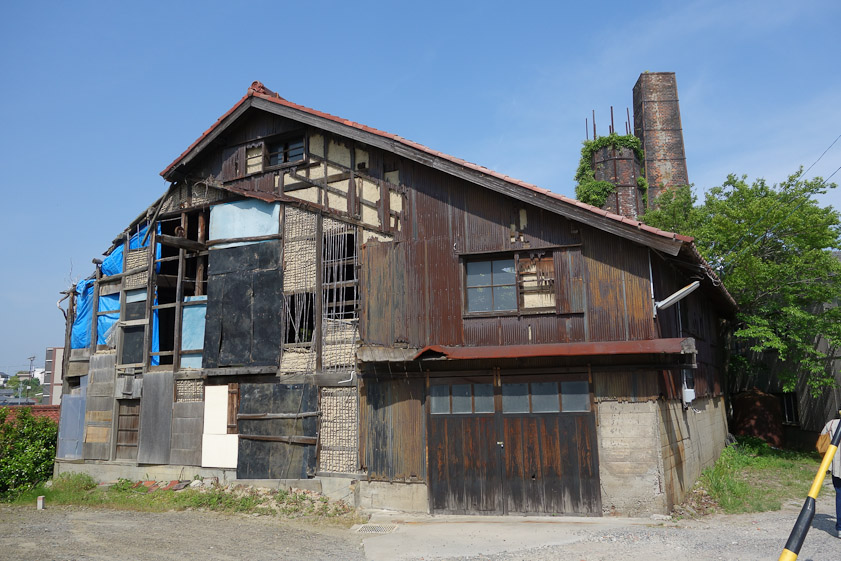 A picturesque, not quite derelict former pottery, its chimney in the rear.