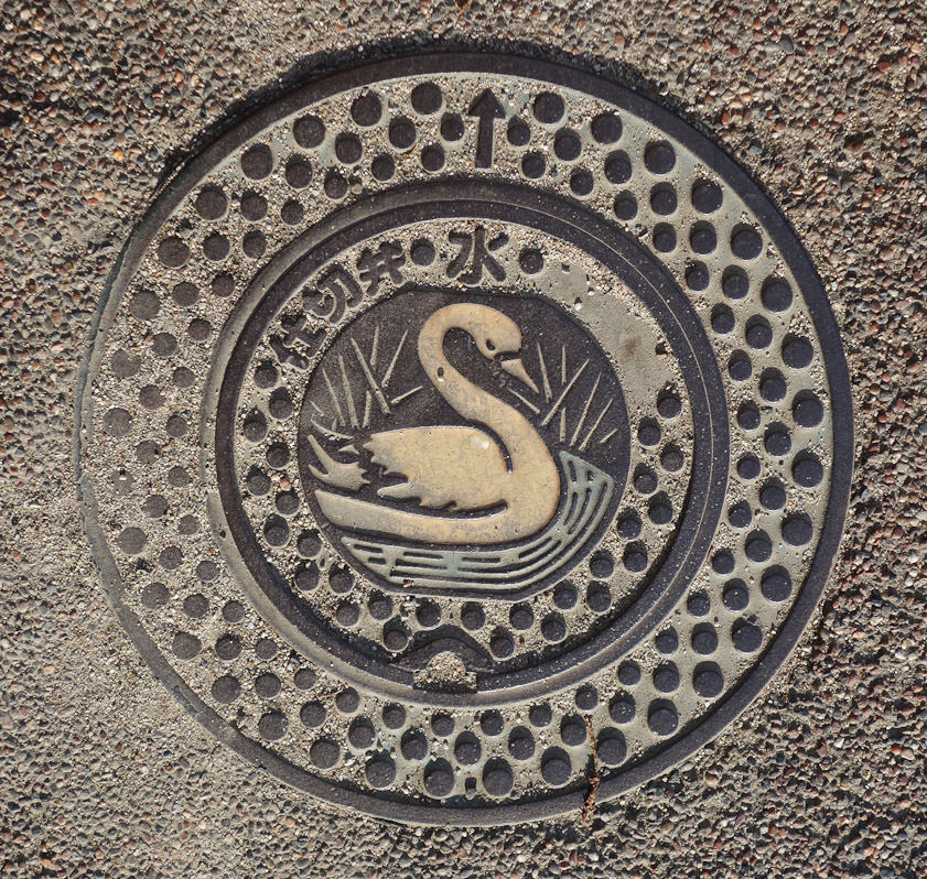 Manhole cover in Matsue on 24 May 2013.