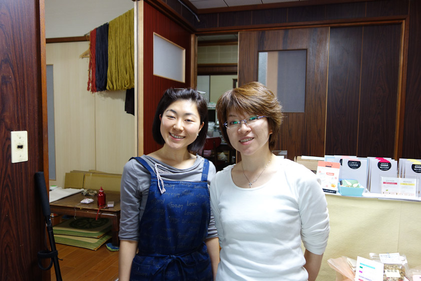 Walking around Matsue Castle in the late afternoon after arriving by train, we were in need of tea, which two ladies running a new shop offered us. In the room to the left you can see wool dyed by one of these ladies, and out of sight is her loom.