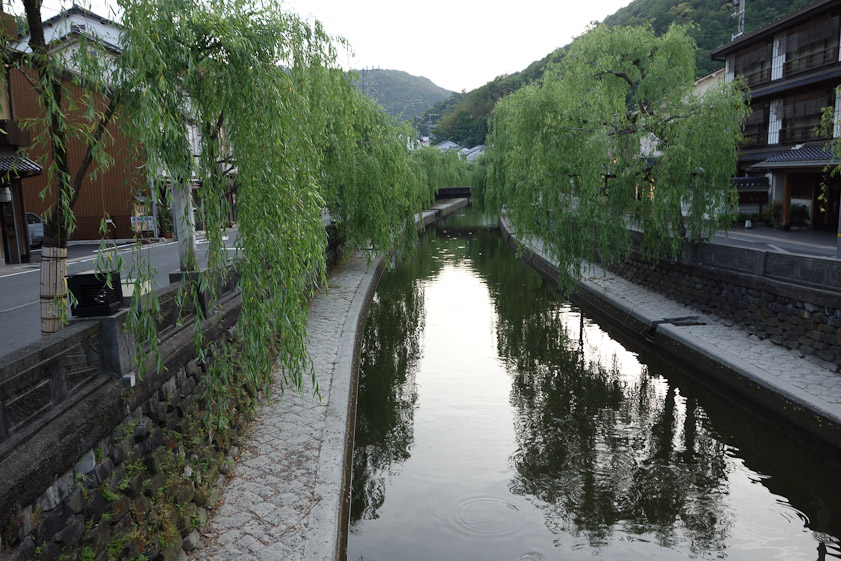 Kinosakionsen has a river lined with willows and baths. People go from one hot bath to another, dressed in cotton yukatas and wearing wooden clogs.
