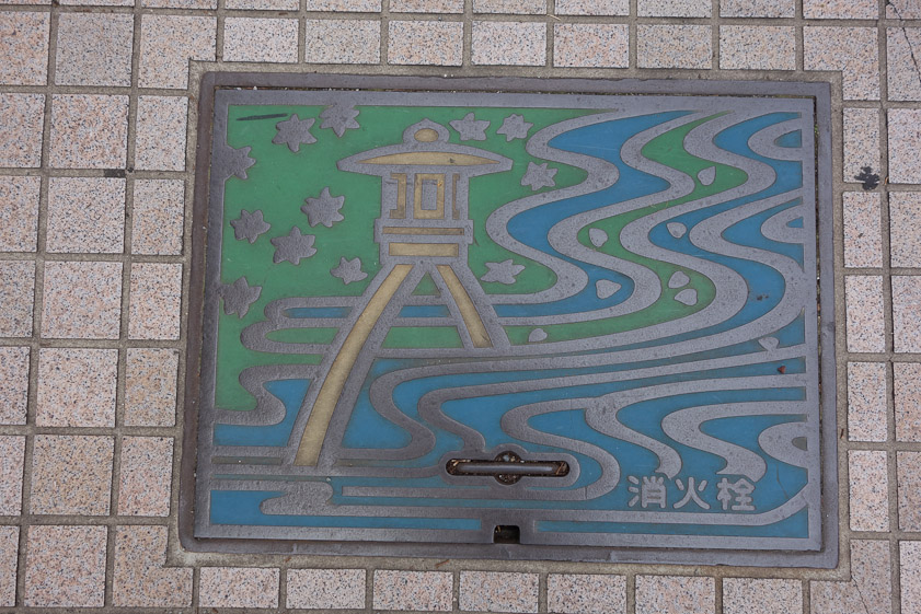 Manhole cover in Kanazawa on 1 June 2013. It shows a lantern in the Kenrokuen Garden here.