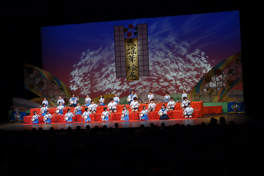 Various school groups performed folk songs in a concert.