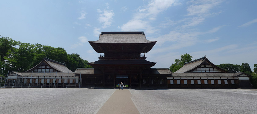 From Toyama we did an excursion by train to Takaoka, where we saw Zuiryu-ji Temple, a National Treasure. It was built by the daimyo who also rebuilt Toyama Castle in 1661. This is the gate in the wall around the temple buildings.