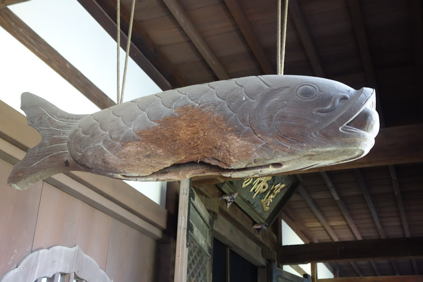 The erosion on this fish outside the meditation room suggests that it is a wooden bell.