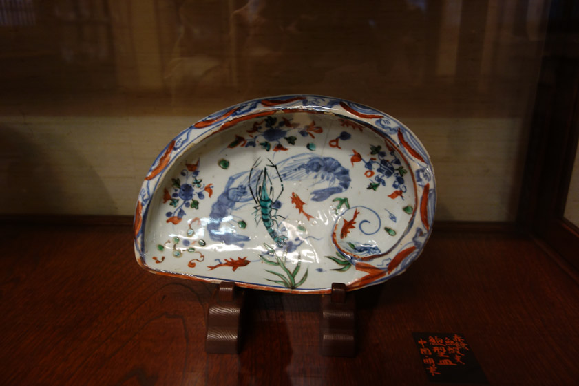 Another dish at the Mingeikan, in the shape of an abalone shell. This is probably modern, but the form has been used in Japanese painted ceramics for hundreds of years.