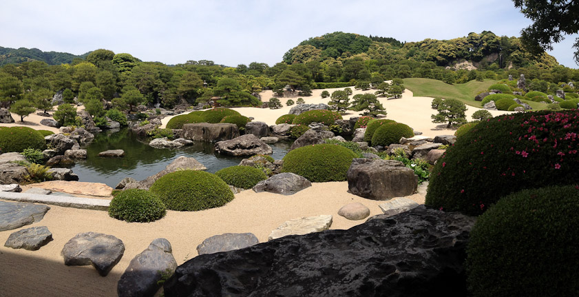 Adachi Zenko was a businessman born in 1899 in what is now called Yasugi, the town closest to the present museum. He opened the museum in 1970 to house his collection of paintings by Adachi Kaikan and added the gardens using various designers.