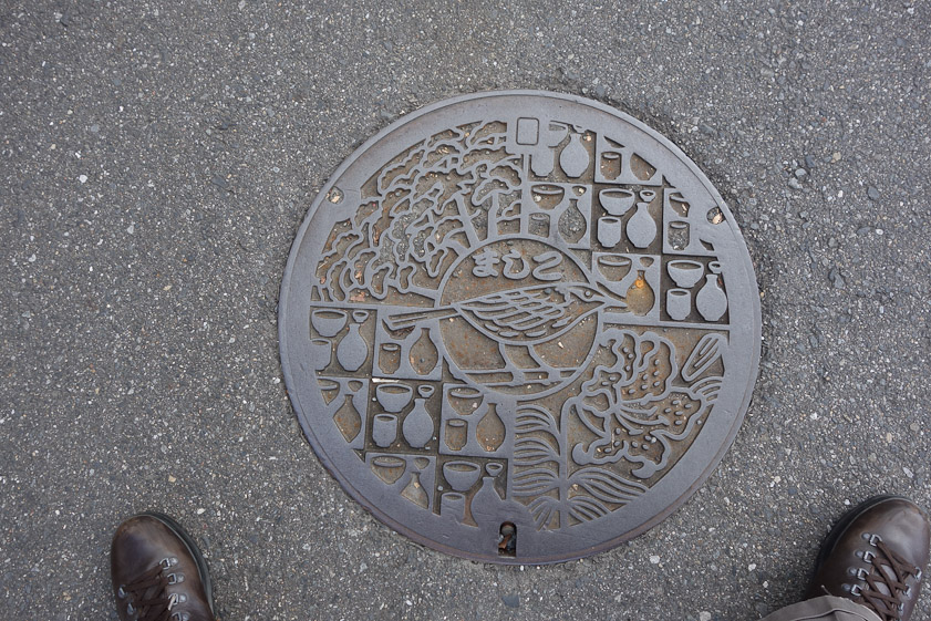 Manhole cover in Mashiko. The three kanji above the bird are MA SHI KO.