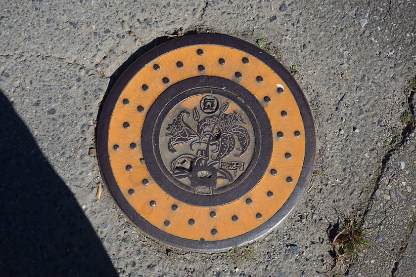 Manhole cover in Mashiko.