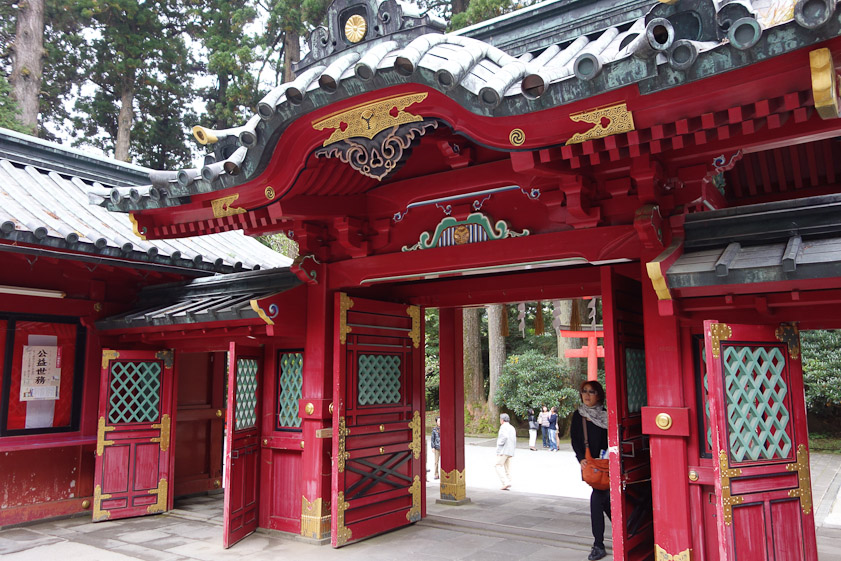 Gate in front of the main building at Hakone shrine.