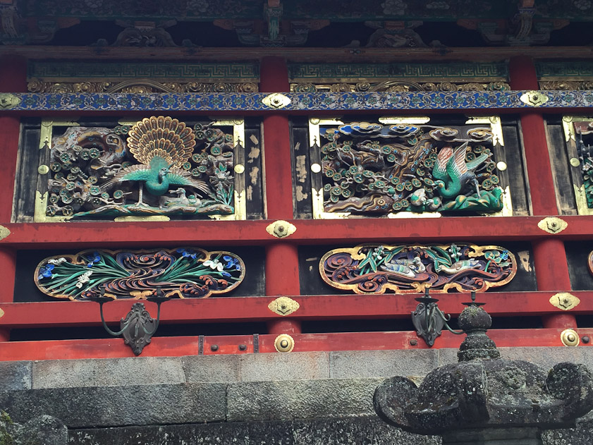 Decorated wall on eitther side of Yomeimon gate.