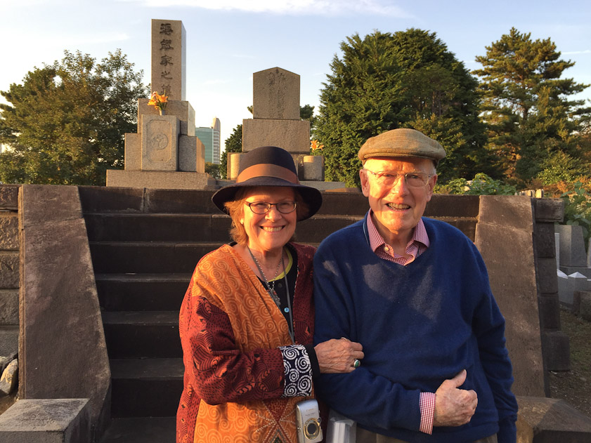 We're standng in front of the grave of a Meiji-era governmnet official who donated a complete set of woodblocks to the Smithsonian that are now in the care of the department where Mariana works.