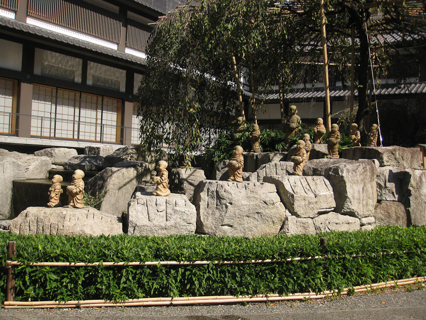 Strange modern work seen from a taxi in Kyoto