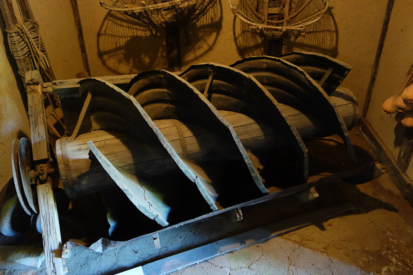 Curious screw device, perhaps for moving grain.