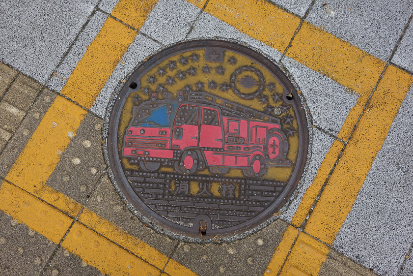 Manhole cover in Shibata, Niigata Prefecture.